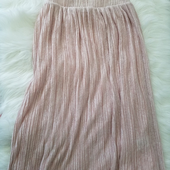 Pleione Dresses & Skirts - Pleione pleated blush skirt